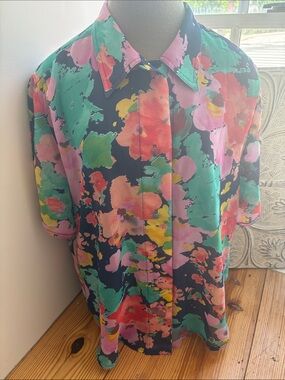 Multicolor Floral Short-Sleeve Plus Size Semi-Sheer Shirt